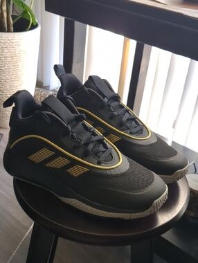 🖤Adidas Black Athletic Sneakers with yellow Gold Trim
